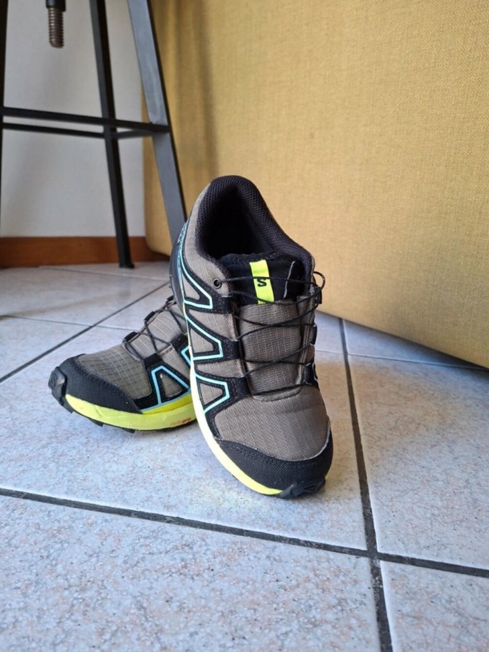 Kids’ Black & Grey Trail Running Sneakers Size EU 33 / US 2Y